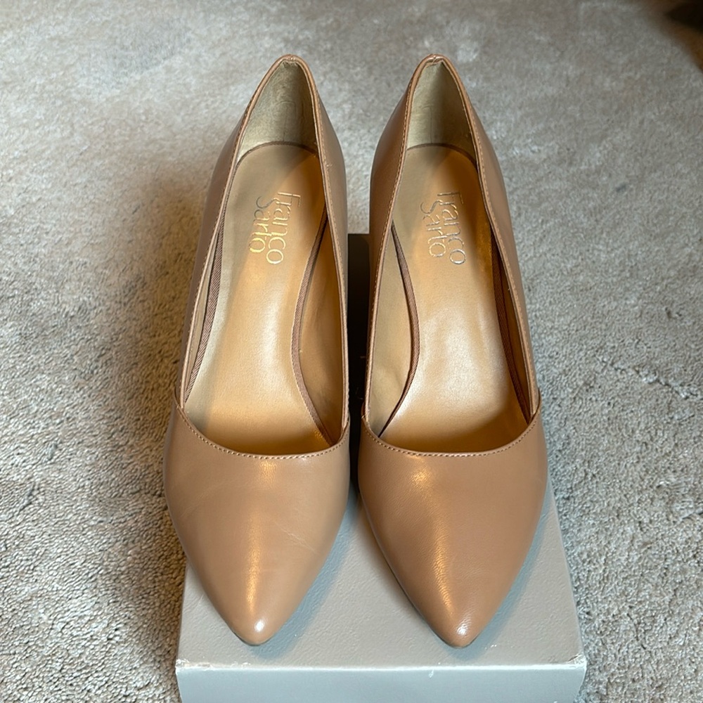 NEW! Franco Sarto Frankie wedge - color Taupe Size 8